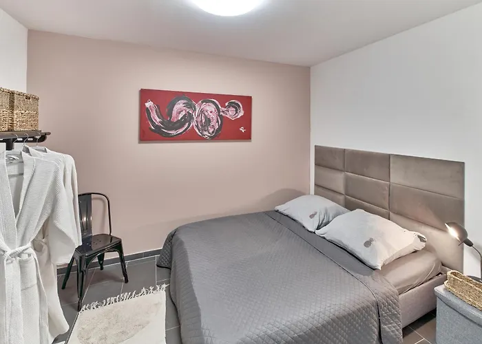Neues Souterrain-Apartment In Kurstadt